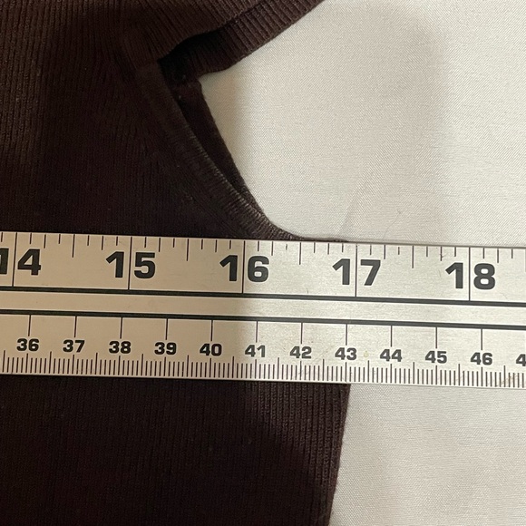 Ladies V neck top with intricate embellishments size - Picture 9 of 13